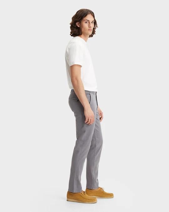 PANTALON DOCKERS ALPHA CHINO SHARKSKIN GRIS CLARO