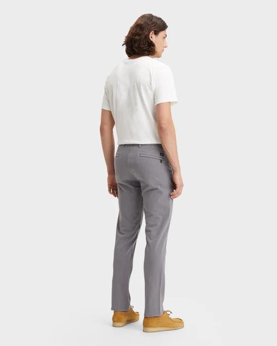 PANTALON DOCKERS ALPHA CHINO SHARKSKIN GRIS CLARO